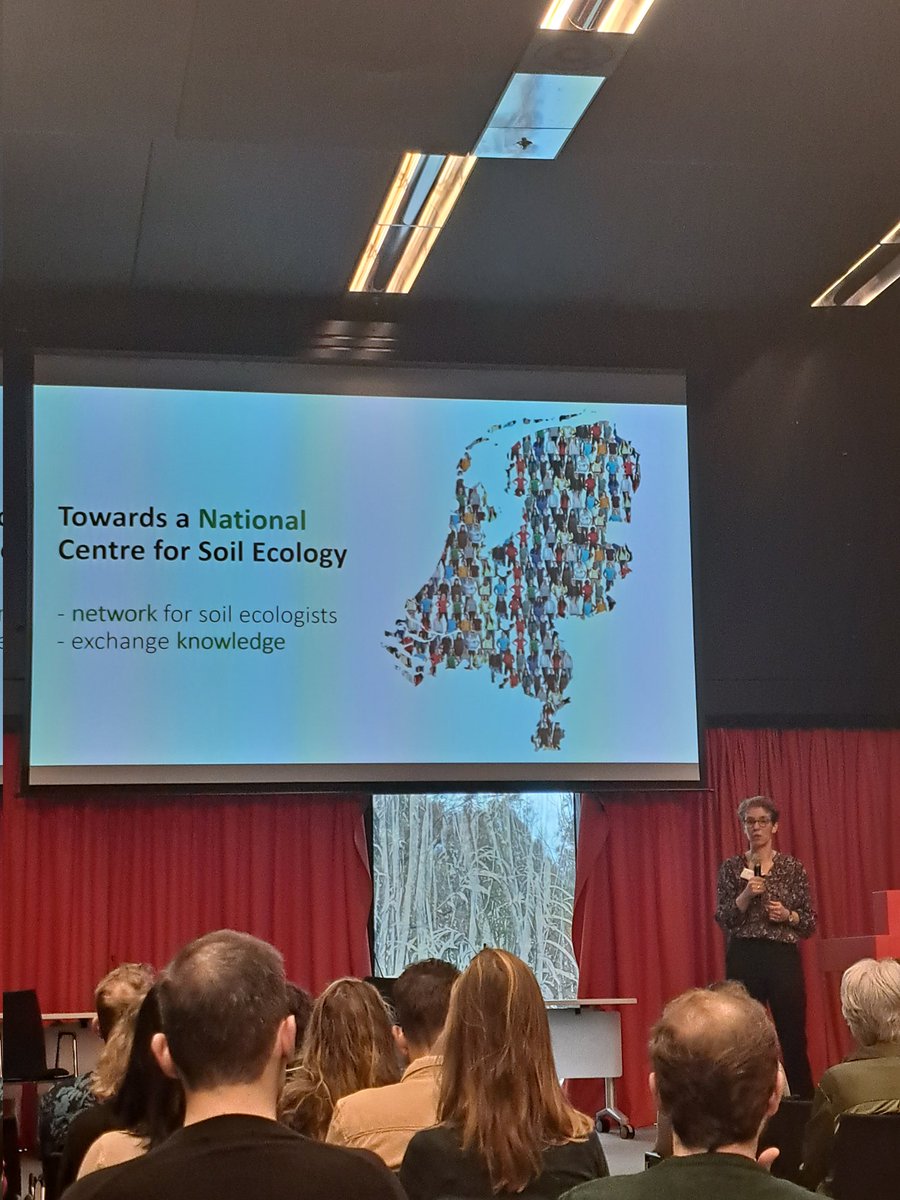 e_hannula's tweet photo. Bringing energy in dark autumn days: meeting (almost) all soil ecologist in NL to discuss newest trends and how to work together! So much fun to see everyone and hoping this will become a yearly thing! Was happy to talk about above-belowground interactions! #soils #ecology https://t.co/jhWCDKPwKE