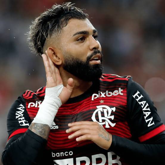 Blenocrf's tweet photo. 🚨 Gabigol diz sim ao Corinthians.

O Clube perguntou se o atacante acha o clube pequeno e o mesmo respondeu que sim. https://t.co/9YAGwkFqjj