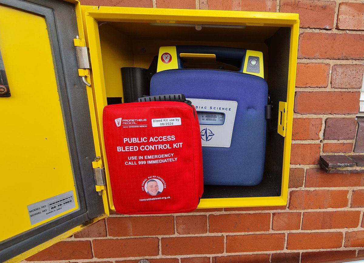 Another #CPAD site in our #RoyalTown of #SuttonColdfield with a @TheDanielBaird1 #BleedKit We all hope it's never needed, but prepared for the worst. Don't forget to register your #Defib at #TheCircuit @OFFICIALWMAS @counts_cpr #Fastaid