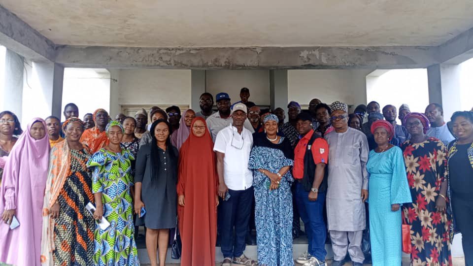 Kwara scores 99% in Insecticide Treated Net Implementation

...as Partners commend KWSG

Kwara State Commissioner for Health, Dr. Amina Ahmed El-Imam, @amkmusty today received the Implementation team of the Integrated Seasonal Malaria Chemoprevention (SMC)

#malariaelimination