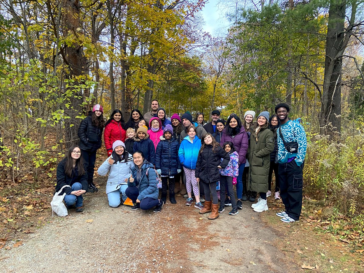 Emilie_Isasa's tweet photo. ๐ฟ Exciting Saturday hosting the Canadian Association for Girls In Science (CAGIS) at @UofT! ๐ฑ Our lab opened its doors to empower young minds, giving these bright girls a firsthand look at the fascinating world of plant ecophysiology. ๐๐ #Biologist #UofTScience @ensmingerlab https://t.co/dCpdX55gU0