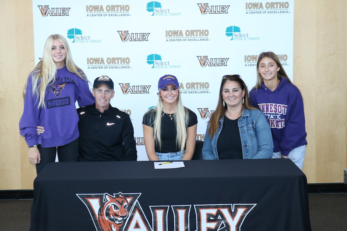 vhstigers's tweet photo. Congrats Ireland Broderick on signing with Minnesota St. to play Softball! https://t.co/dM9iRVqiSO