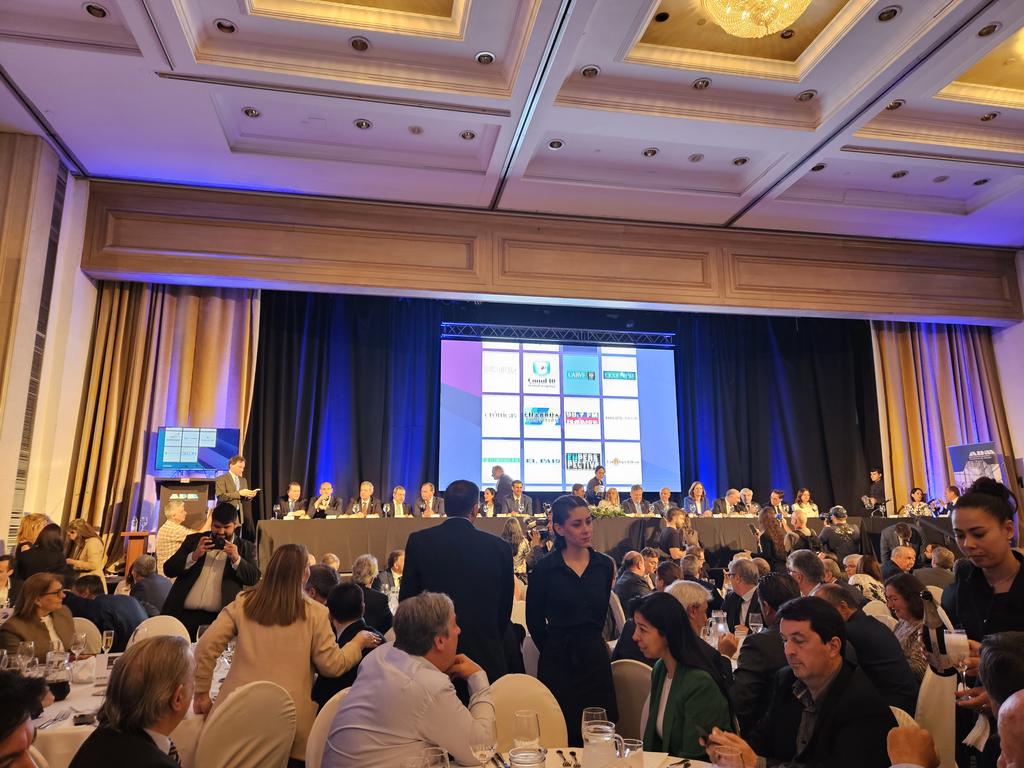 Disertación del Secretario de Presidencia <a href="/AlvaroDelgadoUy/">Alvaro Delgado</a> en ADM, haciendo un repaso de la gestión llevada adelante por el Sr Presidente Dr Luis Lacalle Pou ( <a href="/LuisLacallePou/">Luis Lacalle Pou</a> ) <a href="/lujangm/">Lujan Gonzalez</a>