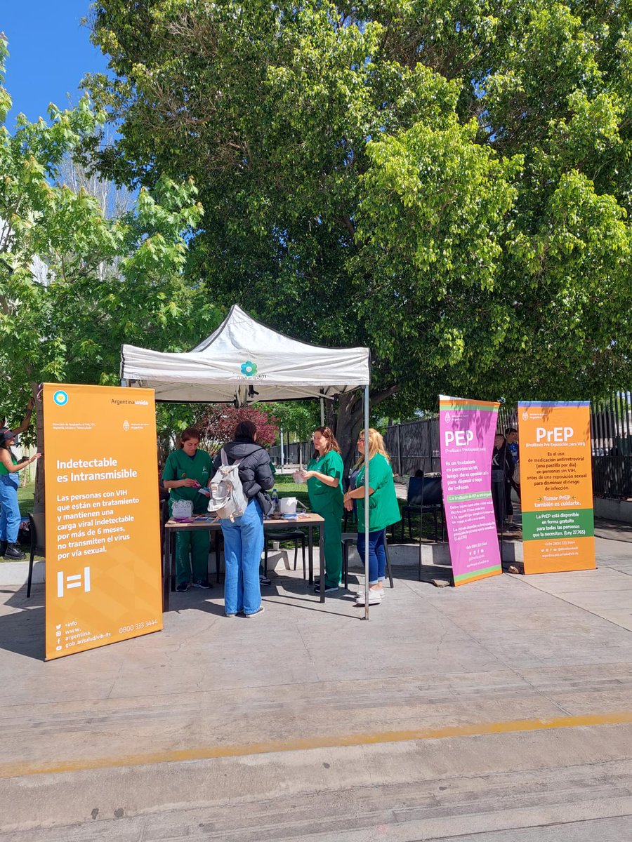 direcciondevih's tweet photo. 👉 La Direccion de Respuesta al VIH presente en la jornada de prevención en la 🇦🇷 Universidad Nacional de Hulingham #unahur

💙 Vos ¿ Escuchaste havlar de PrEP?

#VIH
#prep
#PPE
#testdevih https://t.co/IoCoCIjLcr
