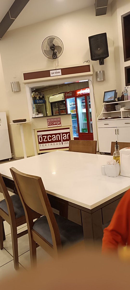 bertaslan's tweet image. Saklasak'ta #Boykot a devam edebiliriz.Bu akşam Trakya'nın güzide mekanlarından birisi olan bir işletmede karşılaştığım manzara ile içinde olduğumuz ulusal bir durumla alakalı üzülmemize neden oldu.. #ozcanlar @tekirdagakparti @av_aligumus @akparticorlu