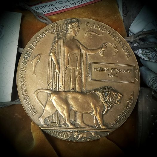 #artiFACT For November's #artifactofthemonth staff has picked this bronze memorial plaque from World War I. It was sent to the donor after her husband died overseas in 1917. The name on the plaque is Hazen Winslow Hall.
qMAS ID: 1964.31.1
#remembranceday #powellriver