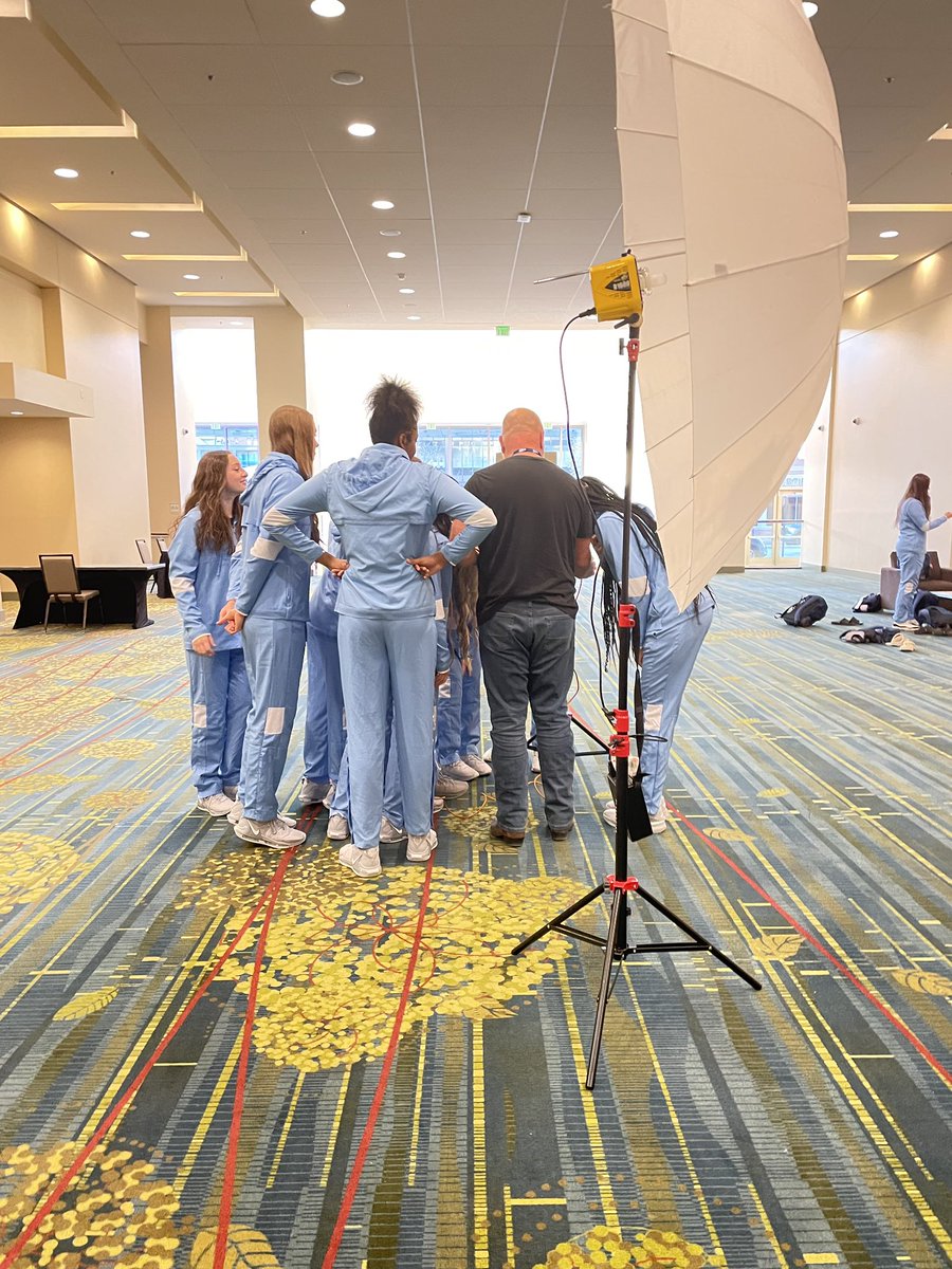 rvc_vb's tweet image. The calm before the storm 🤫 photoshoot + practice #CedarRapids @NJCAAVolleyball
