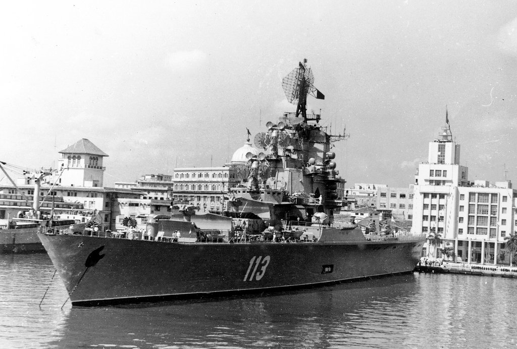 Cruisers

CGH Leningrad 113 (1969-91)
Project1123/Moskva Class

📷 #Havana #Cuba March 1984

#RussianNavy🇷🇺