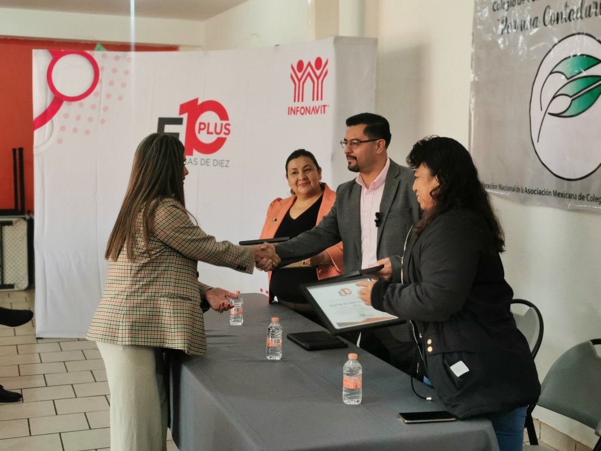 FernandoHeOz's tweet photo. Tuvimos entrega de la Certificación "Empresas de 10 Plus", con el que el @Infonavit reconoce el excelente cumplimiento de las empresas con sus obligaciones y así impulsar cada vez a los trabajadores.
¡Bien hecho! 🫱🏻🫲🏽
#InfonavitDurango https://t.co/XpZmzKAzqY