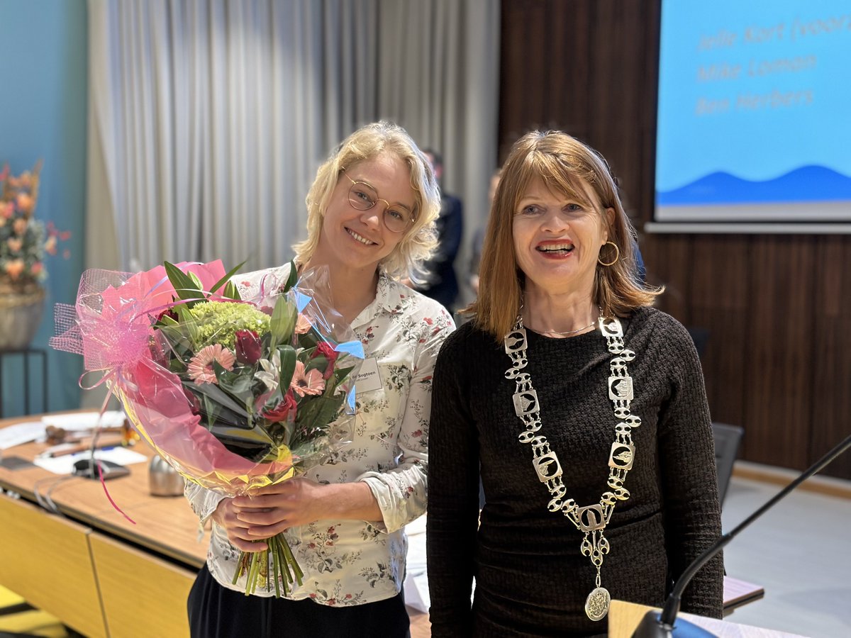 Vanavond tijdens de raadsvergadering van de gemeenteraad van #Losser is mevrouw Melissa Oude Slogtoen beëdigd als commissielid namens de <a href="/PvdALosser/">PvdA Losser</a>. 

Wij wensen haar veel succes! 💐

#RaadLosser