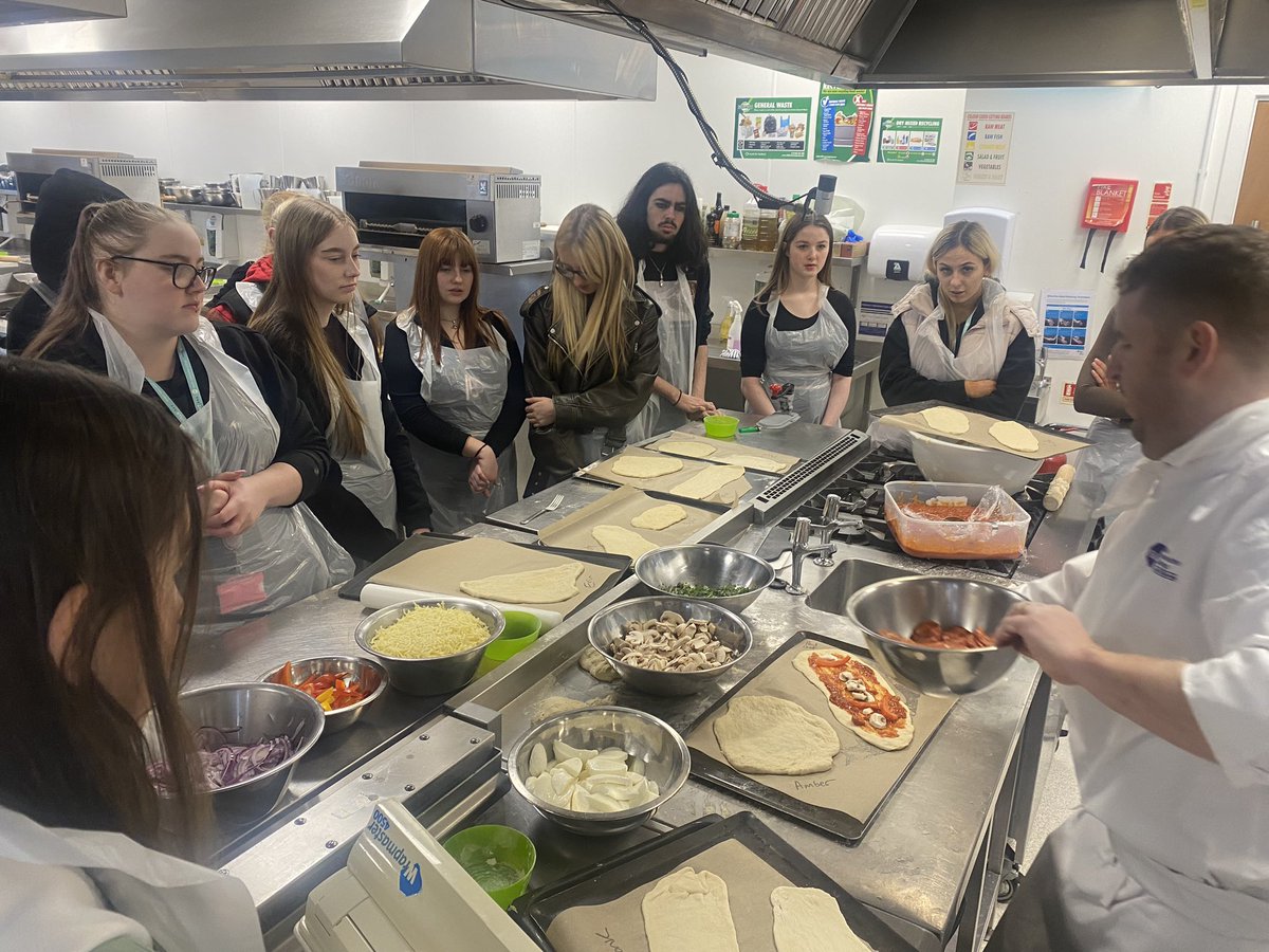 The Hospitality & Tourism teams @SLCek collaborated today to deliver a pizza making class. Learning about where pizza comes from and classic Italian food. What a treat! 🍕 😋@joannewarwick5 @LizWoods_7 @StellaMcManus