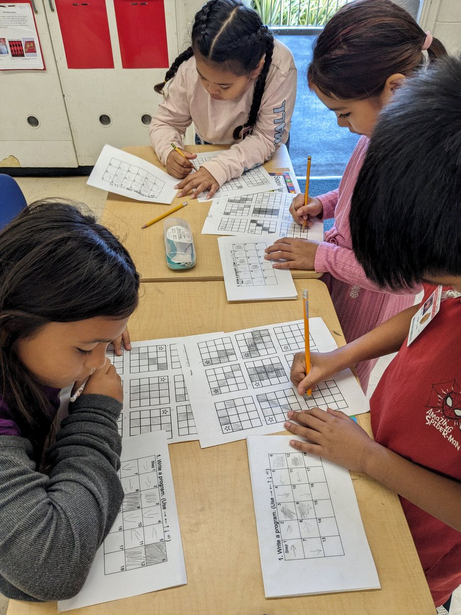 LunaliloElem's tweet image. Gearing up for the Hour of Code with Graph Paper programming with Grade 3 @codeorg  #csfundamentals