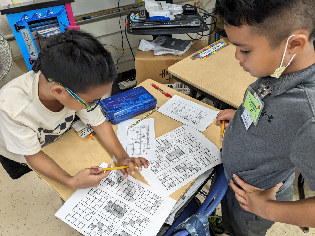 LunaliloElem's tweet image. Gearing up for the Hour of Code with Graph Paper programming with Grade 3 @codeorg  #csfundamentals