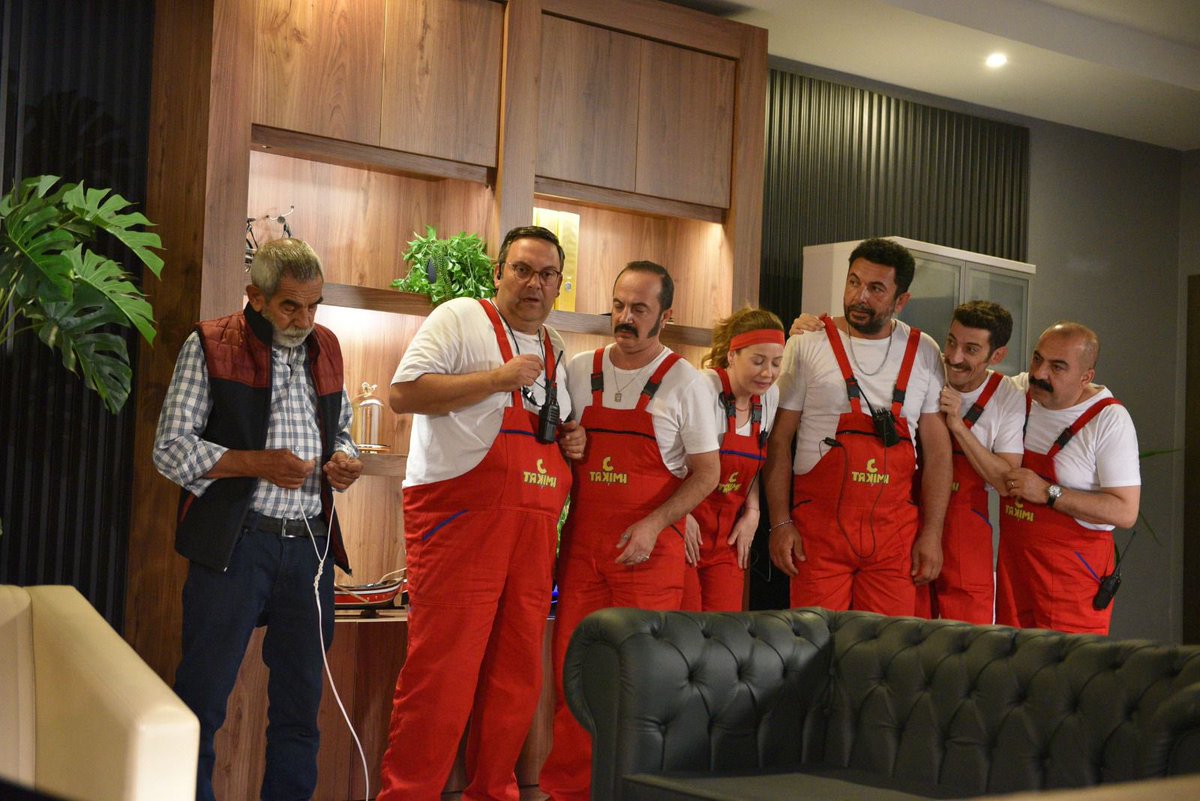 O kablolar birbirine değince ne oluyor :) C Takımı 16 Şubat’ta tüm sinema salonlarında 😎 <a href="/VahdetErdogan/">Vahdet Erdoğan</a> <a href="/greenartgrup/">Greenartgrup</a>