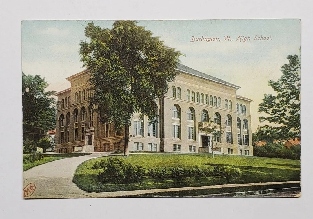 High School Building In Burlington Vermont Early 1900s Antique Vintage Postcard shipped out to Suzanne in Texas recently - your business is appreciated 😀 

👉 jfsantiques.com 

#postcards #postcardplaces #postcardsfromtheworld #postcardexchange #ephemera #oldpaper