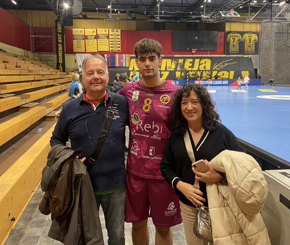 No ha podido ser, ha sobrado la segunda parte. No pasa nada, esto sigue y el <a href="/BMCdadEncantada/">REBI Balonmano Cuenca 🌪️</a> sigue dejando el pabellón de Cuenca arriba. Grandes jugadores y afición. Mi pequeño sobri @Alvarobm_7 sumando experiencias, y yo que las vea.