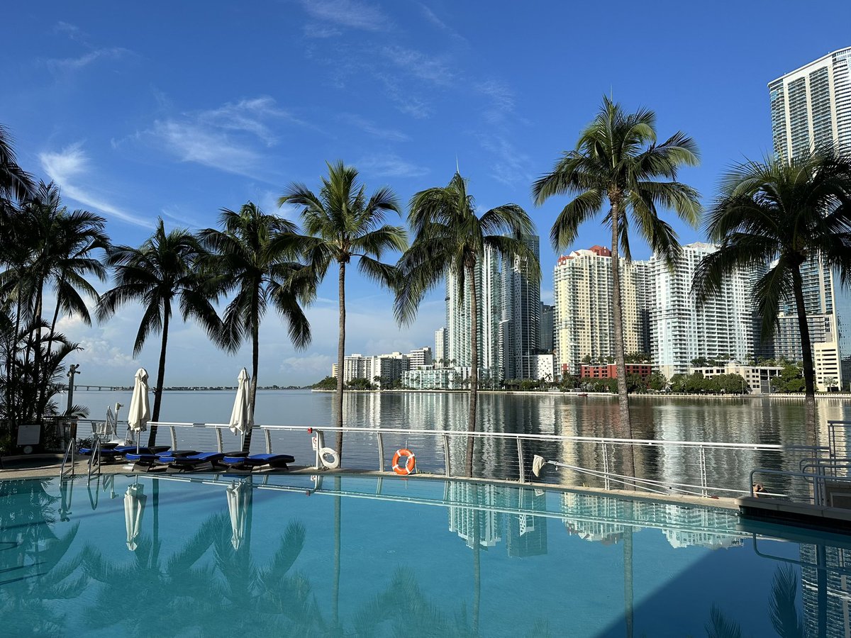 Beautiful #swimmingpools @FSThailand @FSDubaiDIFC @MO_NEWYORK & @MO_MIAMI - picked by #luxury #travelblog sifrew.com