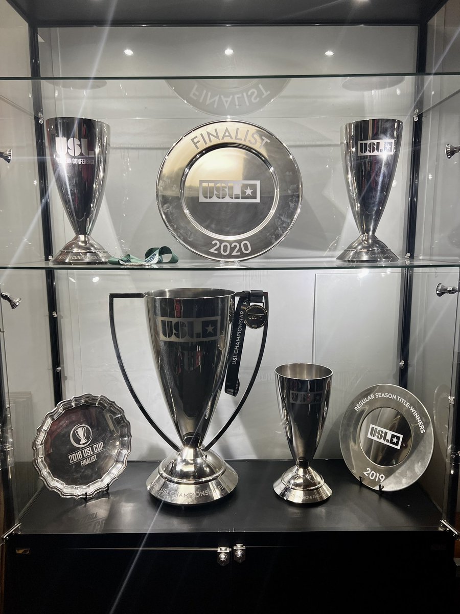 New trophy, who dis? 🏆

#IgnitePhoenix | <a href="/Carvana/">Carvana</a>