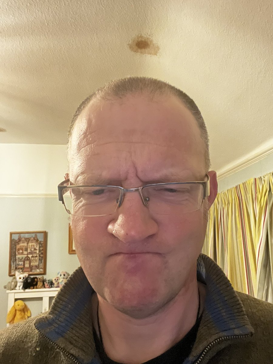 rooevans's tweet image. Went for the selfie @Steveblum247 @VancityReynolds @leeroyb but couldn’t get it to stream at the same time. #obvs. 

Nice, uplifting session. (That’s my #technicallyChallenged face 🤣)