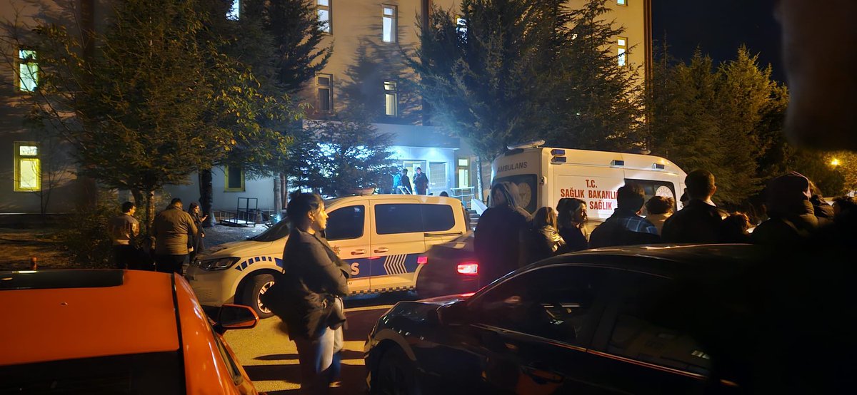 Hacettepe Üniversitesi Beytepe yurdunda bir genç kız intihar etti.

15 gün önce de Tıp fakültesi 5. sınıf öğrencisi intihar etmişti.