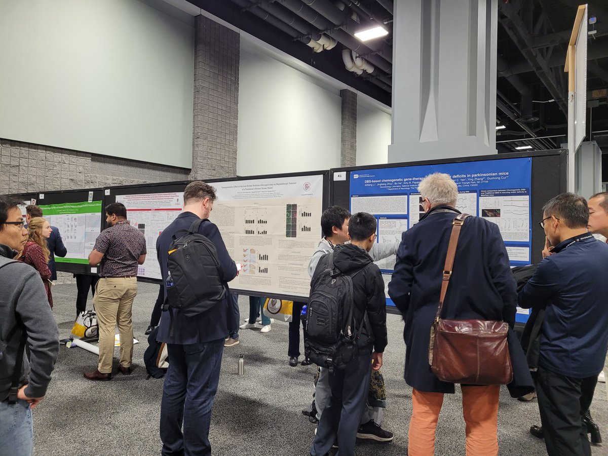 PLOSONE's tweet image. A busy poster session this morning here on Day 4 of #SfN2023 ! Tremendously enjoying talking to researchers shedding new light on #dementia, early #neuraldevelopment, #comparativephysiology, and #bci 🧠 @SfNtweets