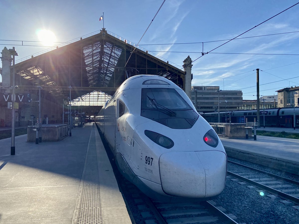 Le TGV du futur est sur les rails !

Au programme à Marseille aujourd’hui : des essais de compatibilité avec les infrastructures 📏

Heureux de découvrir pour la première fois le #TGVM, sur lequel je vais travailler jusqu’à sa mise en exploitation 😍