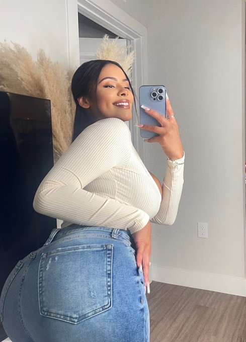 Mirror flicks 😋😋 https://t.co/uLIDkUz1sy