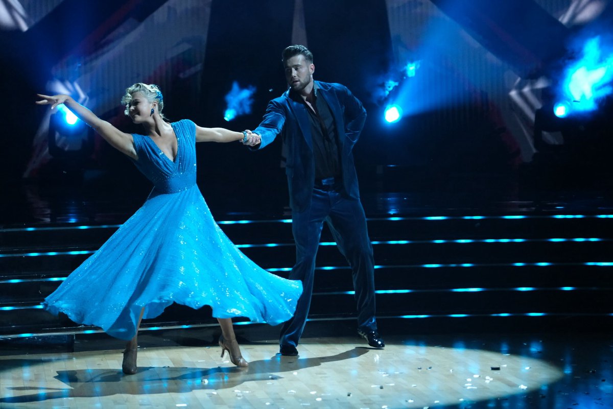 We have nothing but love for this #WhitneyHoustonNight Waltz from @HarryJowsey & Rylee Arnold 😍 #DWTS