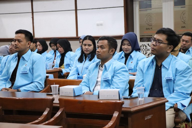 FisipUNS's tweet photo. DEKAN FISIP UNS sambut 68 Mahasiswa baru S2 dan S3 FISIP UNS

Selengkapnya di https://t.co/bLvjovDIOZ

#FISIP 
#FISIPUNS 
#UNS 
#UniversitasSebelasMaret
#LeadingTheFutureSociety https://t.co/Vfg0NgsIn9