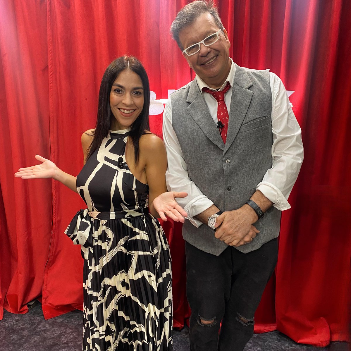 Martees 😎

¡Otra noche más! 🥳 con @mono_amuchastegui y <a href="/dianafrutos/">Diana Frutos</a>, acompañándote 

Te preparamos noticias a nuestro estilo 💃

😌 Te esperamos a las 23:30 hs. ¡Sabes luego! 😉 después de La Esencia

Miranos por #MegaTV, la APP de la Megacadena o por megacadena.com.py/tv/ 📺