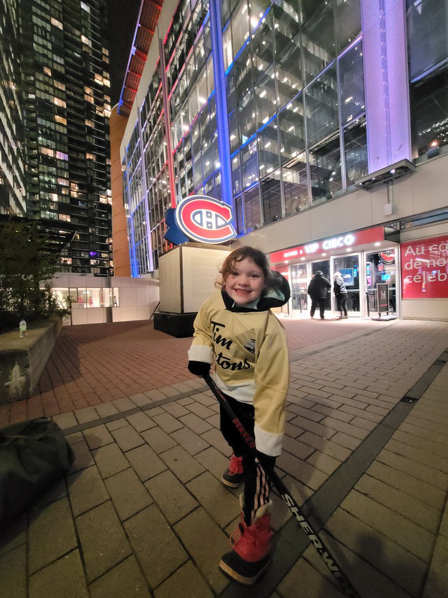 Méève is all ready for tonight's game! Can't wait to see her play! #habselfie