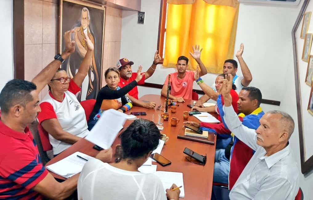CMPazCastillo's tweet photo. Concejales y concejalas en reunión de comisión de mesa N° 25, aprobaron la nueva ordenanza de La Unidad Tributaria Municipal, así como también aprobaron crédito adicional por ingresos propios al ejecutivo por un monto de 1.102.188,72 Bs. #YoSoyEsequibo @NicolasMaduro https://t.co/J5A1XMKGYS