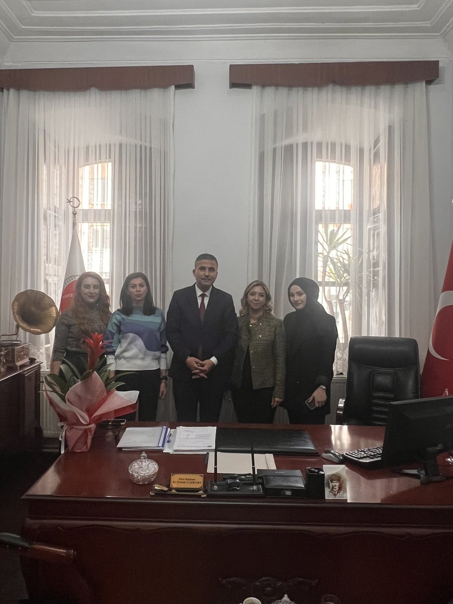 KarsTobb's tweet photo. İcra komitemizde bulunandan avukat üyelerimizle birlikte Kars baro Başkanı Fettah Çapkurt’u ziyaret ederek şiddet mağduru kadınların istihdama dahil edilmesi ve rehberlik sağlanması  konularında fikir alışverişinde bulunduk. Misafirperverliklerinden dolayı teşekkür ederiz. https://t.co/p6xd6e0HCW