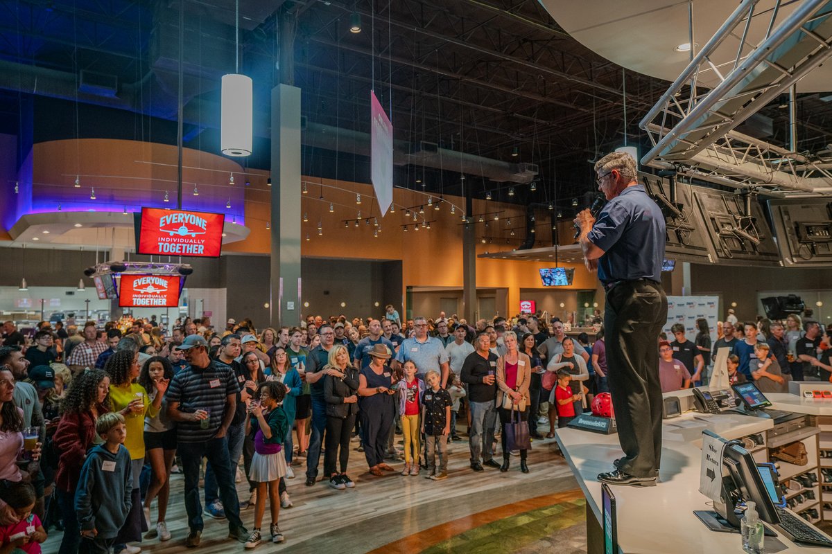 swapapilots's tweet photo. What a night! What a turnout at the PHX SWAPAfamily event last week!
This is why we do what we do... for our family, colleagues, and friends.
#SWAPAfamily https://t.co/yahG19KXjY