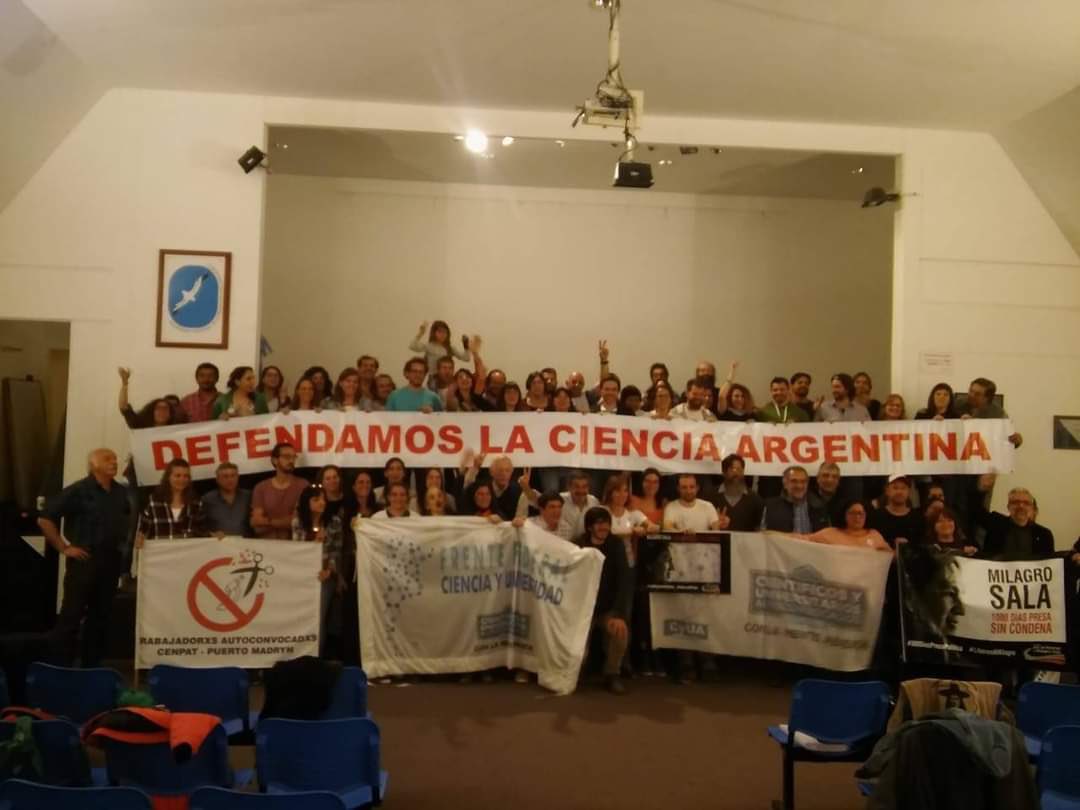 SaKaminker's tweet photo. El domingo votamos en defensa de la ciencia argentina.

Porque no hay país con futuro e innovación si no es con desarrollo cientifico, como otras veces años atras, nos organizamos, marchamos y trabajamos por un país mejor.

#massapresidente🇦🇷 
#cienciaargentina #puertomadryn https://t.co/gBd6VwA0jf