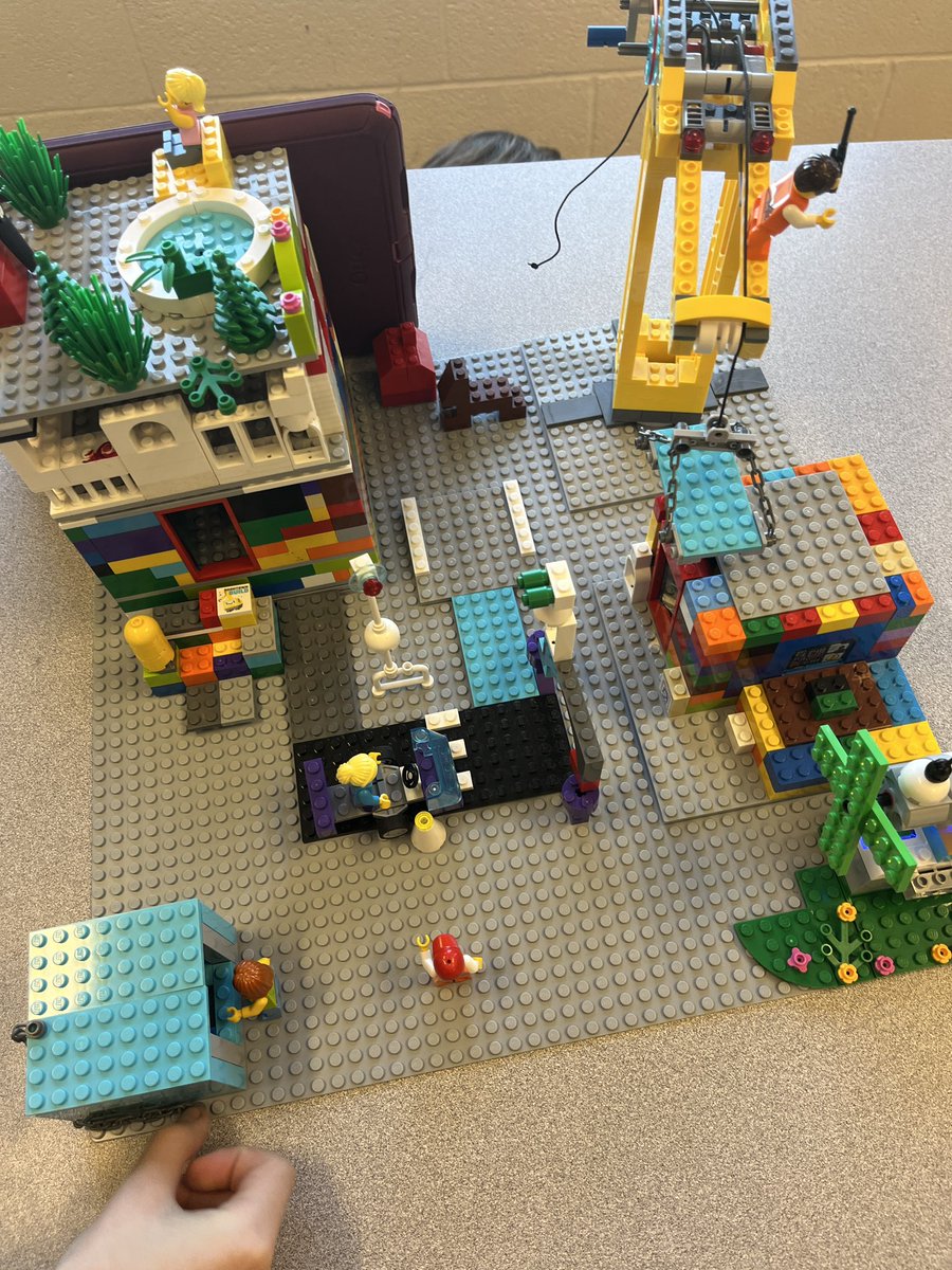Coates Corner (@coates_corner) on Twitter photo Students from <a href="/mrsrankka/">Shannon Rankka</a> and Brett's class explaining how their Boomtowns are eco friendly and accessible with working elevatos and roof top gardens <a href="/AGESGryphons/">Alcona Glen</a> Students from <a href="/mrsrankka/">Shannon Rankka</a> and Brett's class explaining how their Boomtowns are eco friendly and accessible with working elevatos and roof top gardens <a href="/AGESGryphons/">Alcona Glen</a>