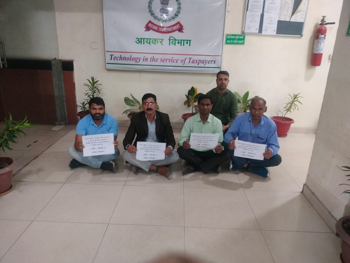 Sitaram74382348's tweet photo. #PMOINDIA
#FMOINDIA
#CBDTINDIA कर्म तपस्या में बैठे हुए 136.दिन हो चुके हैं माननीय जी से विनम्र निवेदन करते हैं की हमारी इस कर्म तपस्या को स्वीकार करें और हमारे मूल अधिकारों की रक्षा करें धन्यवाद सहित सभी अस्थाई कर्मचारी आयकर विभाग उत्तर पश्चिम क्षेत्र चंडीगढ़ https://t.co/LUpIWzgxg9