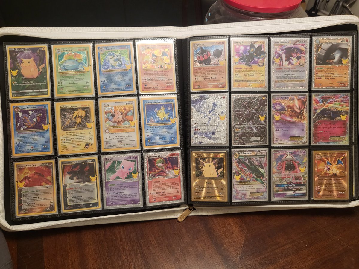 SCPokemon412's tweet photo. Huge thank you to @SammyDuran15 for the Metal Zard to round out my Celebrations Collection!
#Pokemon #PokemonTCG https://t.co/djbCMX0yj1