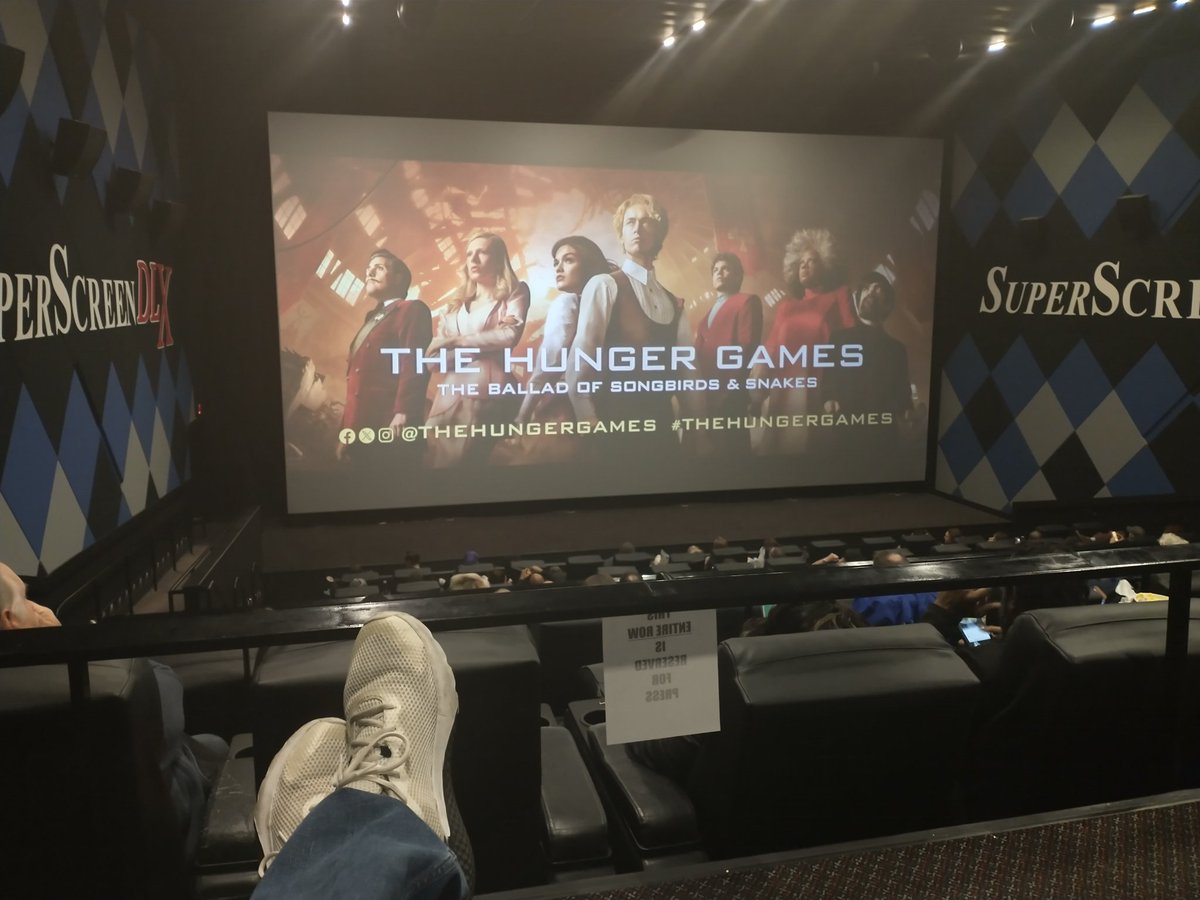 buddhistwisdom7's tweet image. RIGHT NOW 
#TheHungerGames
#earlyscreening