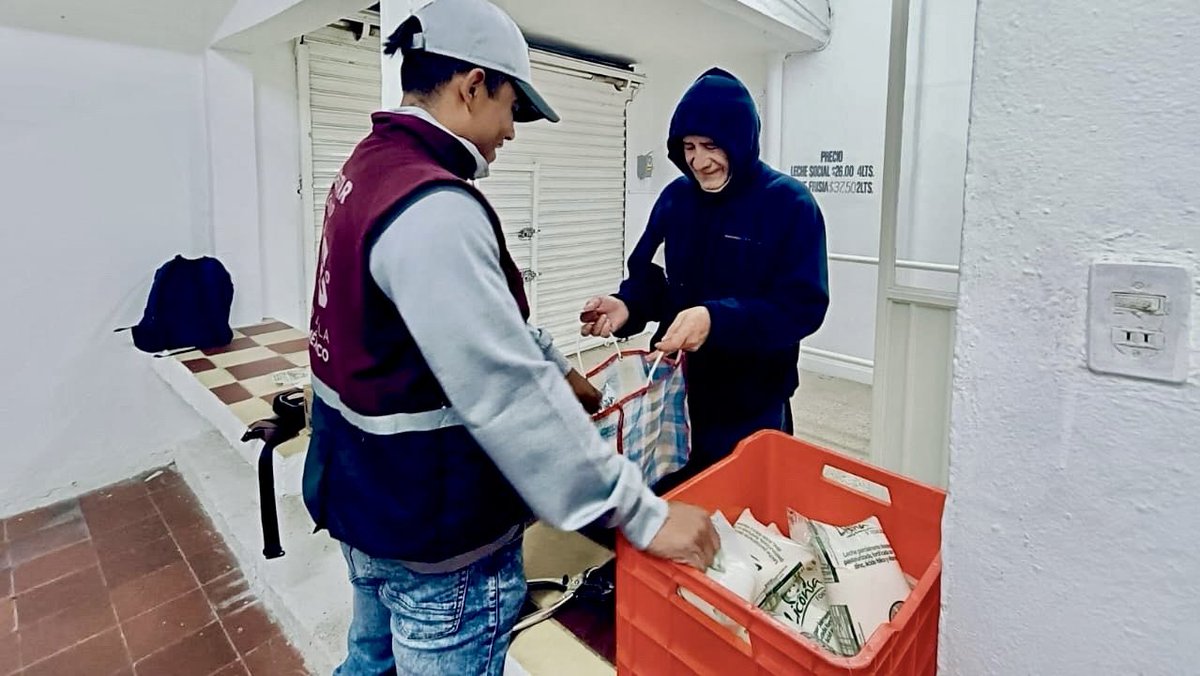 Todos_Somos_PC's tweet image. Y tú, ¿ya tienes tu tarjeta #Liconsa?🥛

El equipo de Participación Ciudadana garantiza la seguridad alimentaria apoyando a @SegalmexLiconsa en:

🥛Apertura y funcionamiento de lecherías
😉Difusión
🪪Incorporación al Programa de Abasto Social de Leche

#TrabajamosParaTi