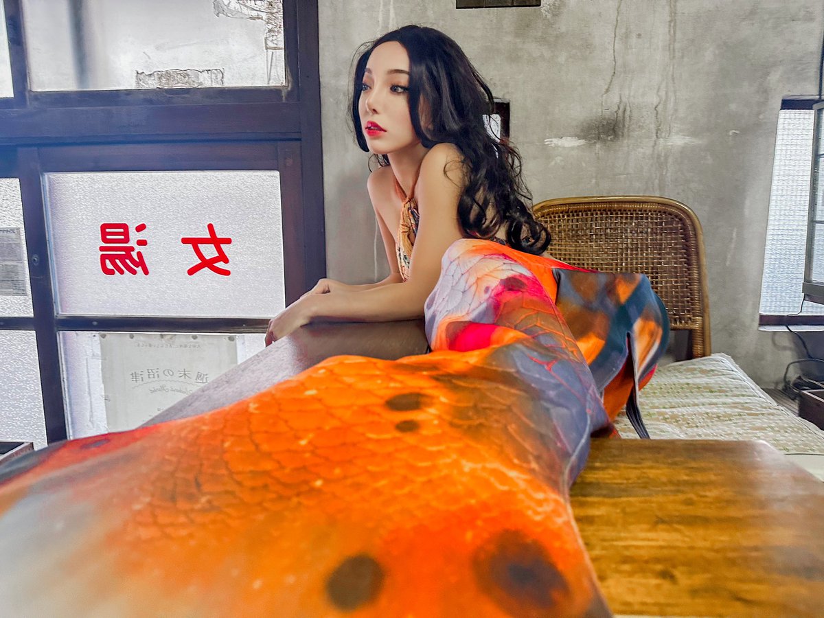 LalahMermaid's tweet photo. 人魚さんは妖怪銭湯で番頭さんをやっています♨️
The mermaid is a keeper at a yokai public bathhouse.
@LalahMermaid
#マーメイドスイム
#鯉テイル
#写真好きさんと繋がりたい
#mertailor
#koimermaid https://t.co/LK4WK3QQnb