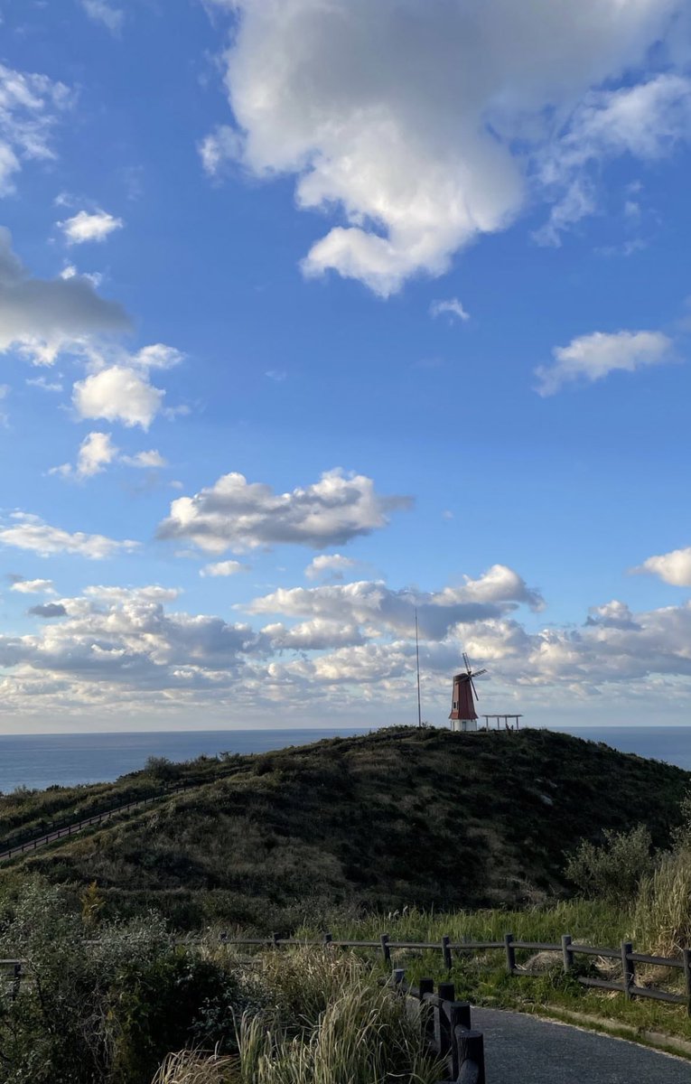 おはようこざいます！
本日の11時から #Jアラート の全国一斉訓練があるそうです！
大きい音が出るようなので知らない人がいたら教えてあげましょう😄
私はあの大きい音が苦手です😅
 #おは戦 
 #企業公式秋のフォロー祭り 
 #企業公式が朝の挨拶をいいあう