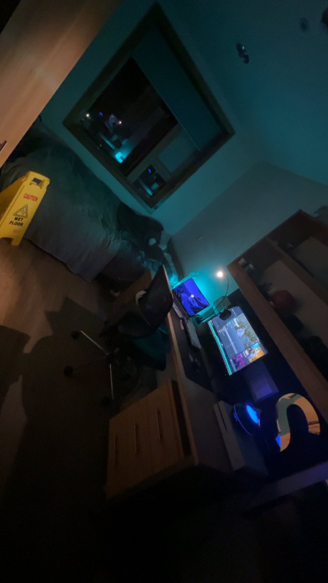 SamAM100 tweet media