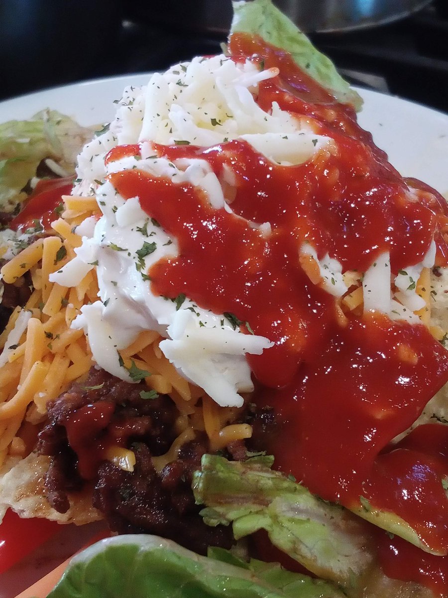 MakingFoodUp's tweet photo. Geez Louise. Nachos again today. I think I'm addicted. #homemade #homecooking #beef https://t.co/U5yBskaavF