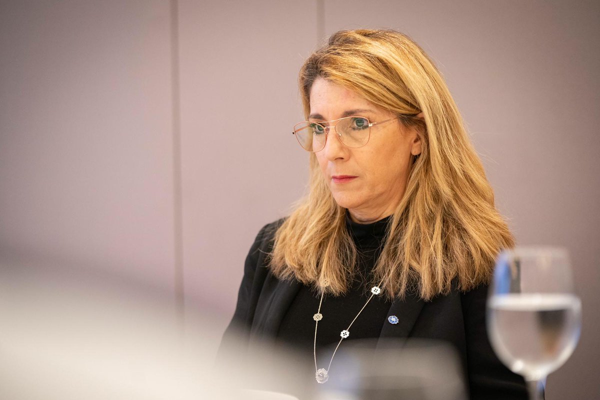 Avec la secrétaire d’état <a href="/MIRALLESMP/">Patricia Miralles</a> pour un premier bilan très positif des cérémonies #11novembre et #CentAnsDeLaFlamme. Enjeux de transmission intergénérationnelle. Perspectives de commémorations en 2024. #VotreHistoireNotreHistoire.