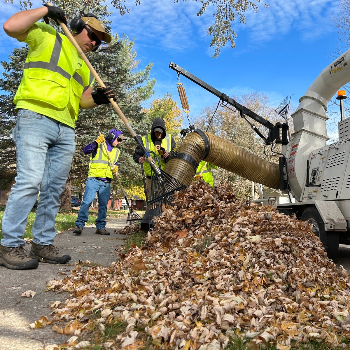 Avoid being towed during Leaf Vacuum season by following posted signage! “No Parking” signs are placed 48-hours in advance of collection on streets with heavy parking. Vehicles not moved by the designated date/time will be ticketed &amp; towed.

Learn more: icgov.org/LeafVacuum