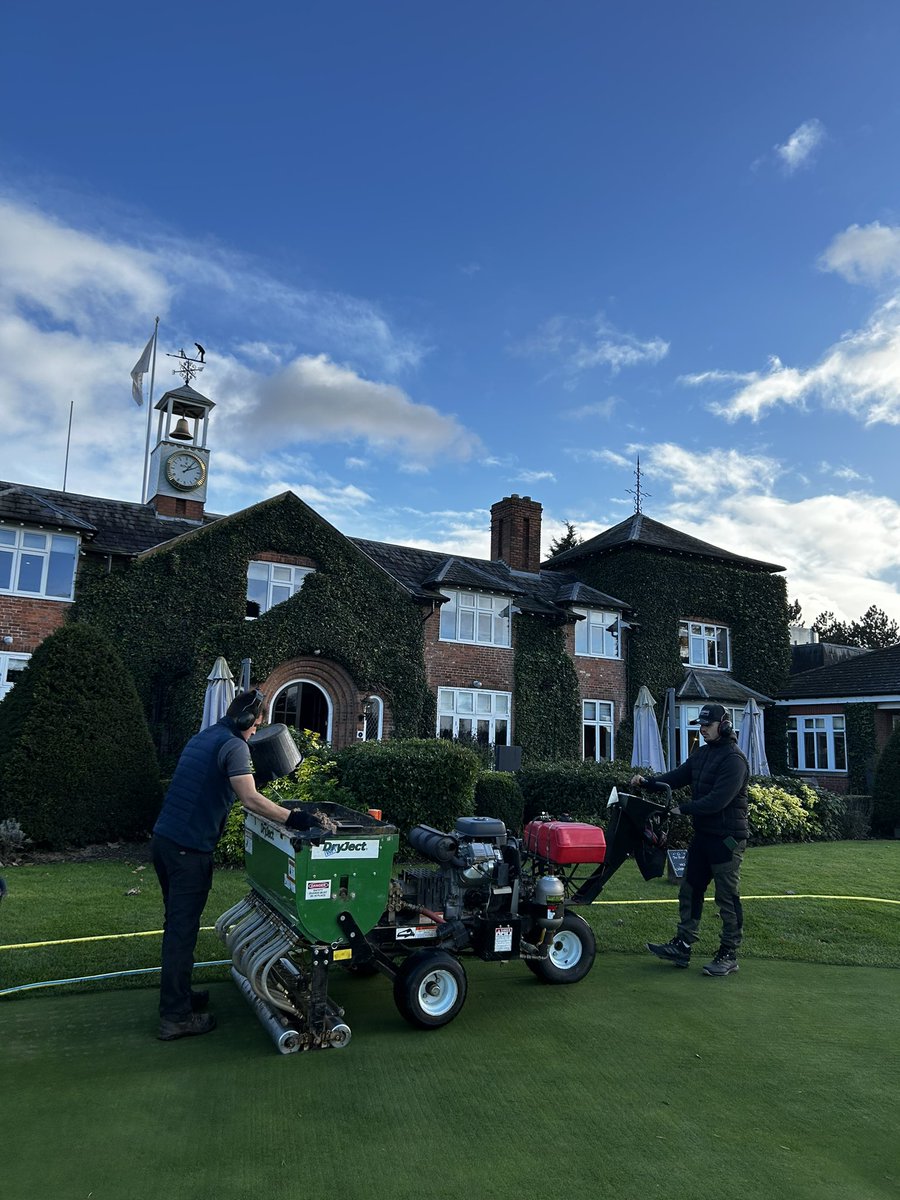 BTBradley's tweet photo. Long but successful shift today - @KenSiems with @DryJect on Brabazon Greens @TheBelfryHotel ⛳️🔔🇬🇧
Impressive piece of kit providing more aeration as well as top dressing/soil amendment with minimal surface disruption. Greens back in play tomorrow 💪🏼👏🏼
@chriseigelaar @jaywad13 https://t.co/mwUuB016eC