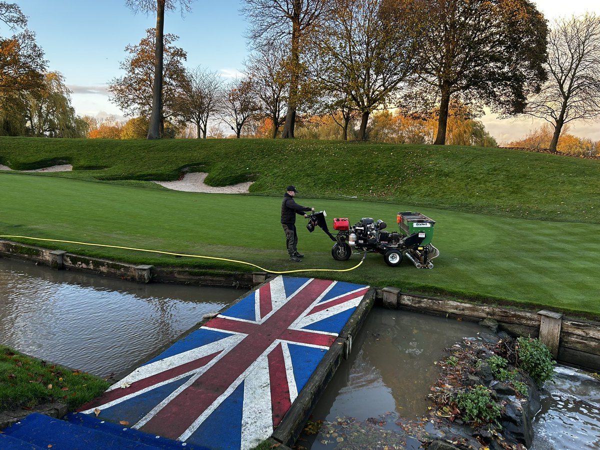 BTBradley's tweet photo. Long but successful shift today - @KenSiems with @DryJect on Brabazon Greens @TheBelfryHotel ⛳️🔔🇬🇧
Impressive piece of kit providing more aeration as well as top dressing/soil amendment with minimal surface disruption. Greens back in play tomorrow 💪🏼👏🏼
@chriseigelaar @jaywad13 https://t.co/mwUuB016eC