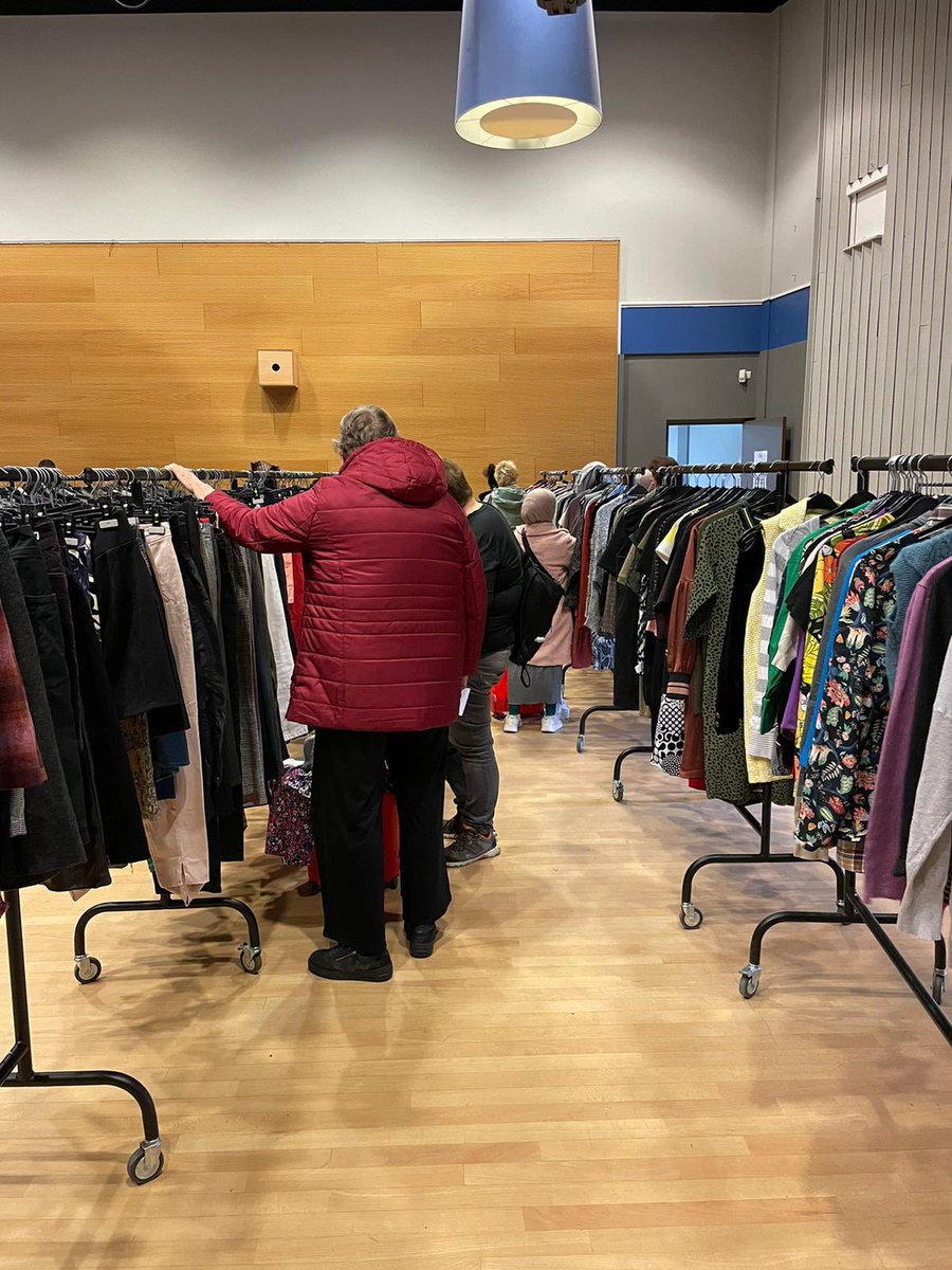 erikdevries1979's tweet image. Deze week is het weer kledingmarkt in @defonkel voor mensen met een laag inkomen. Mooi om te zien hoe de vele vrijwilligers keihard werken voor alle bezoekers!
helmond.nl/1/nieuws/2023/…