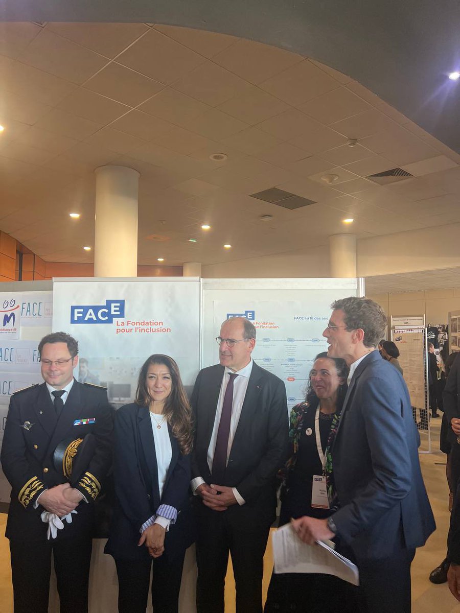 La @FondationFACE ,œuvre chaque jour pour lutter contre l’exclusion des femmes et des hommes qui souffrent de discrimination. Très heureuse d’avoir pu inaugurer, aux côtés de @JeanCASTEX , President National, le village #FACE à l’occasion des 30 ans de la Fondation.